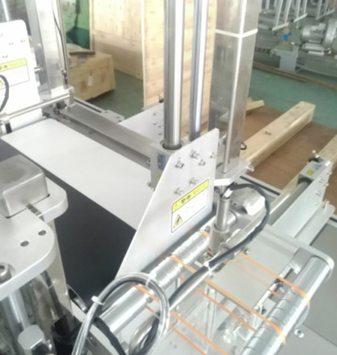 1.2KW ফেসিয়াল মাস্ক কাটিং ফোল্ডিং প্যাকিং মেশিন 0.6MPA স্বয়ংক্রিয় ননওভেন