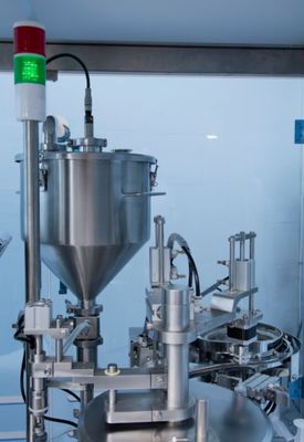 স্বয়ংক্রিয় অ্যাসেপটিক ডিসপোজেবল তরল ঔষধ প্লাস্টিক প্রি-ফিল্ড সিরিঞ্জ পিএফএস ফিলিং মেশিন