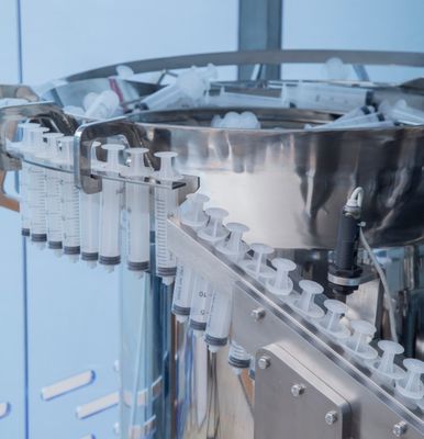 সিই সার্টিফিকেশন সহ স্বয়ংক্রিয় প্লাস্টিকের সিরিঞ্জ ফিলিং মেশিন