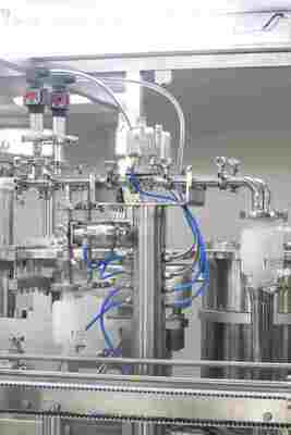 ফার্মাসিউটিক্যাল তরল হাইয়ালুরোনিক অ্যাসিড ইনজেকশন ফিলিং মেশিন কার্ট্রিজ স্বয়ংক্রিয় সিরিংজ ফিলিং মেশিন