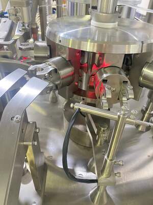 Plunger Type Automatic Plastic Syringe Gel Filling and Capping Machine