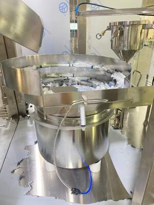Plunger Type Automatic Plastic Syringe Gel Filling and Capping Machine